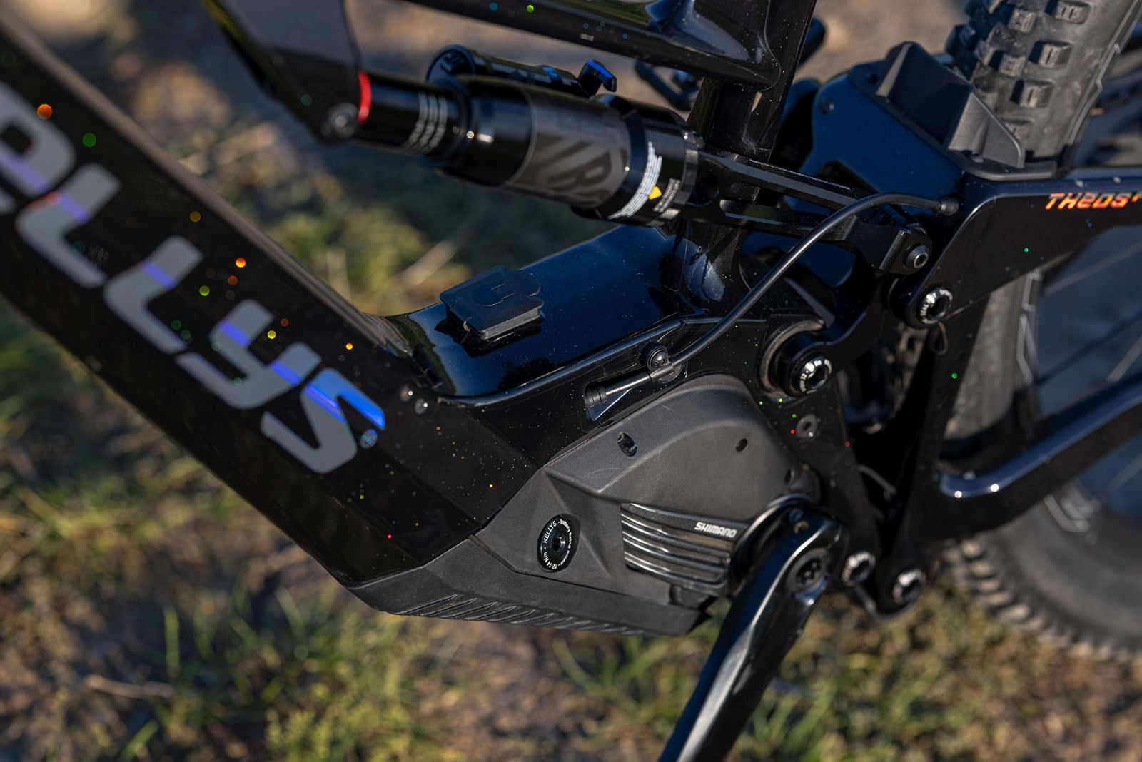 kellys theos f100 nabijeci port