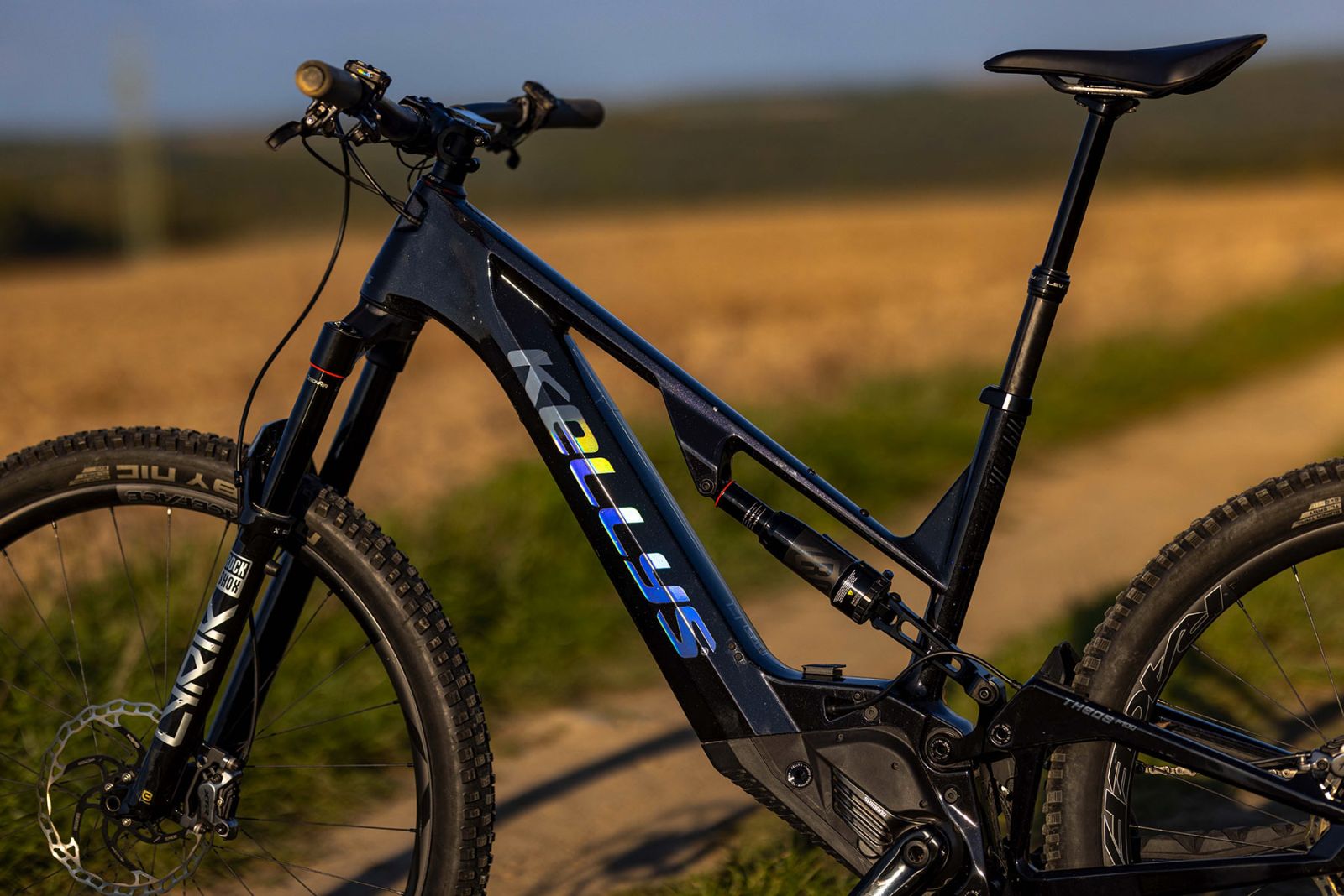 kellys theos f100 konstrukce